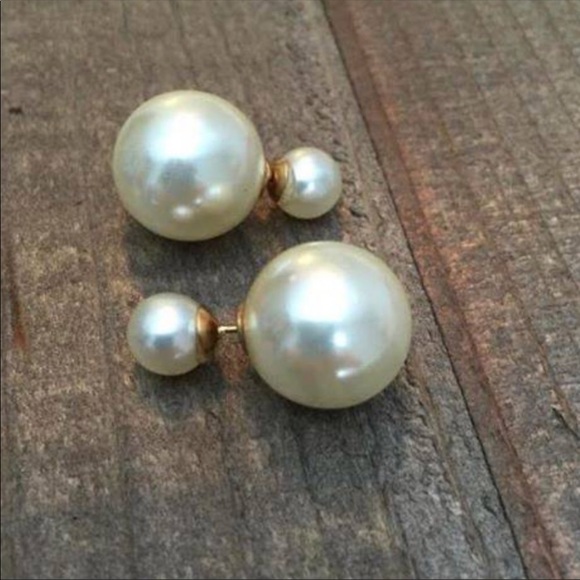 🎉🎉Faux Pearl earrings 🎁🎁 - Picture 3 of 3